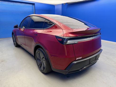 Used 2026 Tesla Model Y 2WD image 5