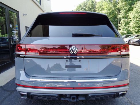 Used 2025 Volkswagen Atlas Peak Edition SE AWD/4WD image 6
