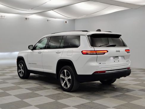 Used 2023 Jeep Grand Cherokee L Limited AWD/4WD image 9