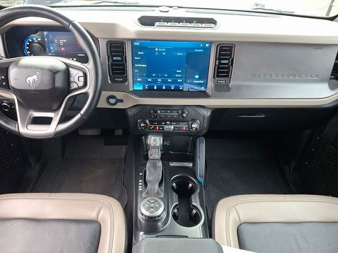 Used 2024 Ford Bronco Wildtrak image 16