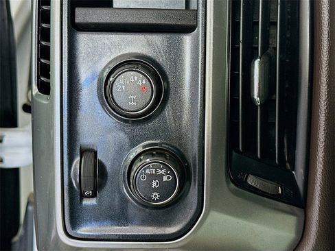 Used 2018 Chevrolet Silverado 1500 LT w/ All Star Edition image 10