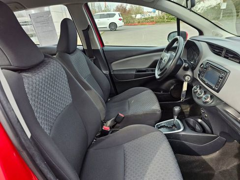 Used 2015 Toyota Yaris L image 11