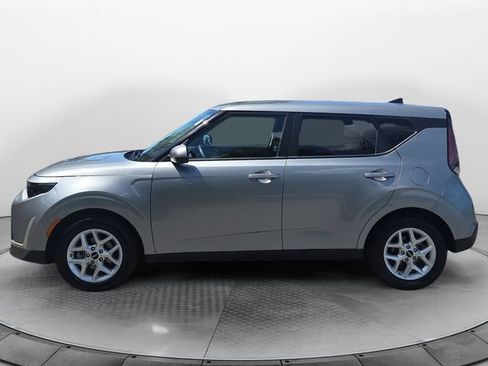Used 2025 Kia Soul LX w/ LX Technology Package FWD image 2