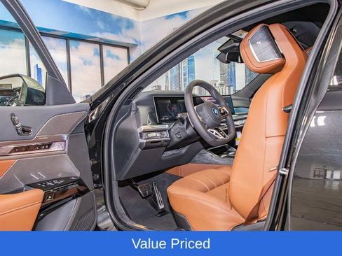 Used 2025 BMW 750e xDrive w/ Premium Package AWD/4WD image 13