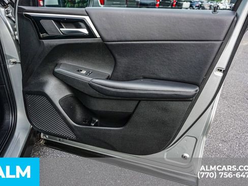 Used 2023 Mitsubishi Outlander SE image 56