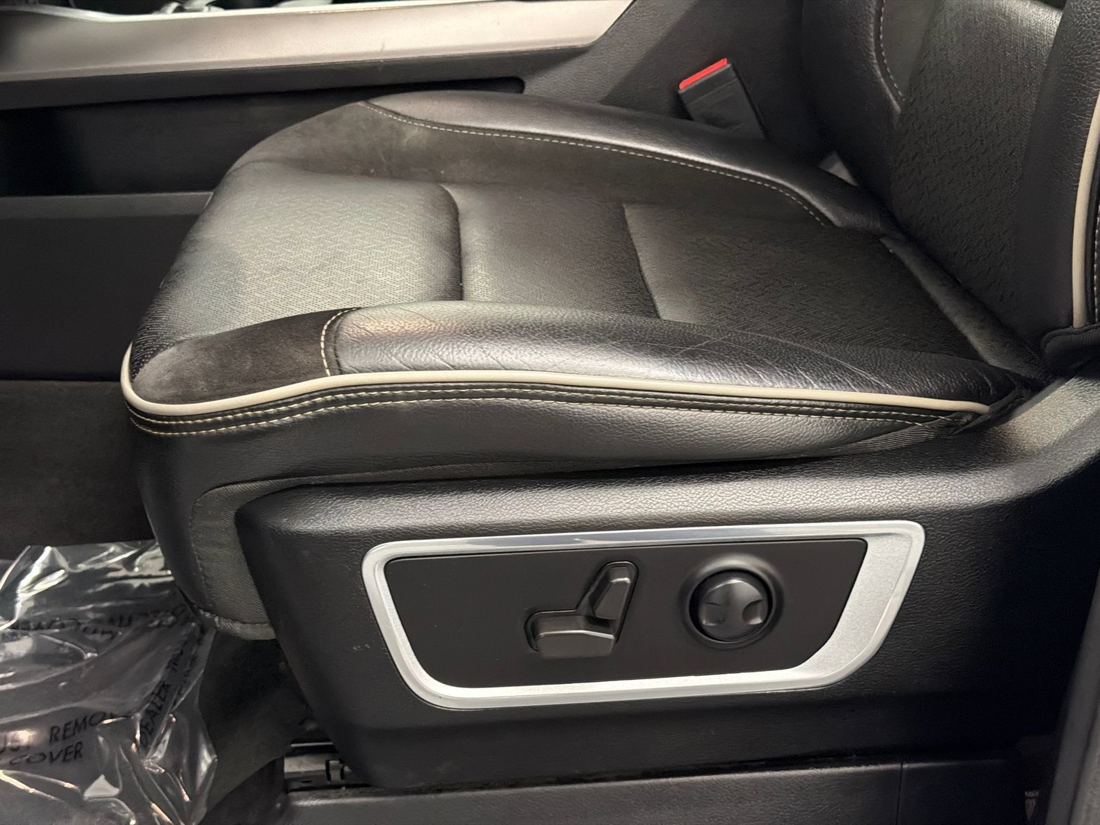Used 2022 RAM 1500 Laramie w/ Sport Appearance Package AWD/4WD image 15
