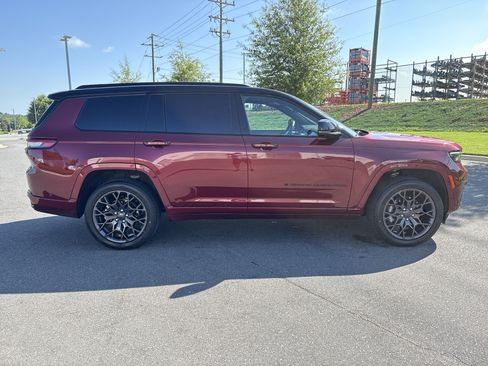 Used 2023 Jeep Grand Cherokee L Summit AWD/4WD image 10