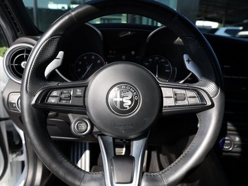 Used 2022 Alfa Romeo Giulia Veloce image 32