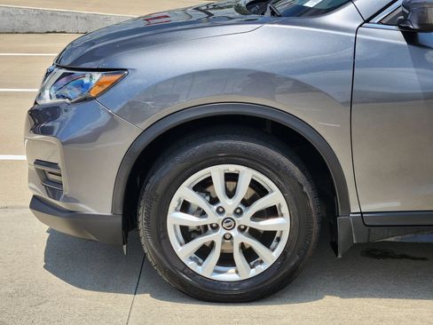 Used 2018 Nissan Rogue SV w/ Premium Package FWD image 8