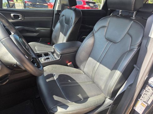 Used 2025 Kia Sorento S w/ Panoramic Sunroof Package FWD image 13
