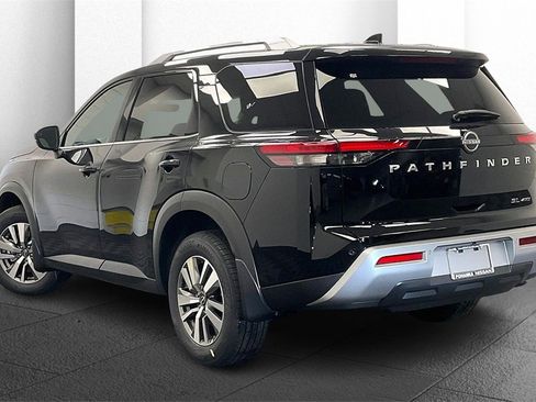 Certified 2025 Nissan Pathfinder SL image 9
