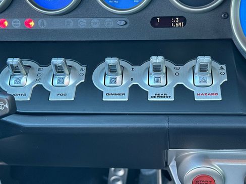 Used 2006 Ford GT Base image 22