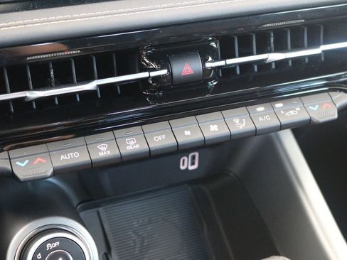 New 2025 Alfa Romeo Tonale w/ Premium Package image 40