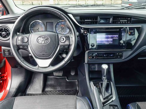 Used 2017 Toyota Corolla SE image 3