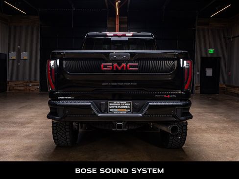 Used 2025 GMC Sierra 2500 AT4X image 8