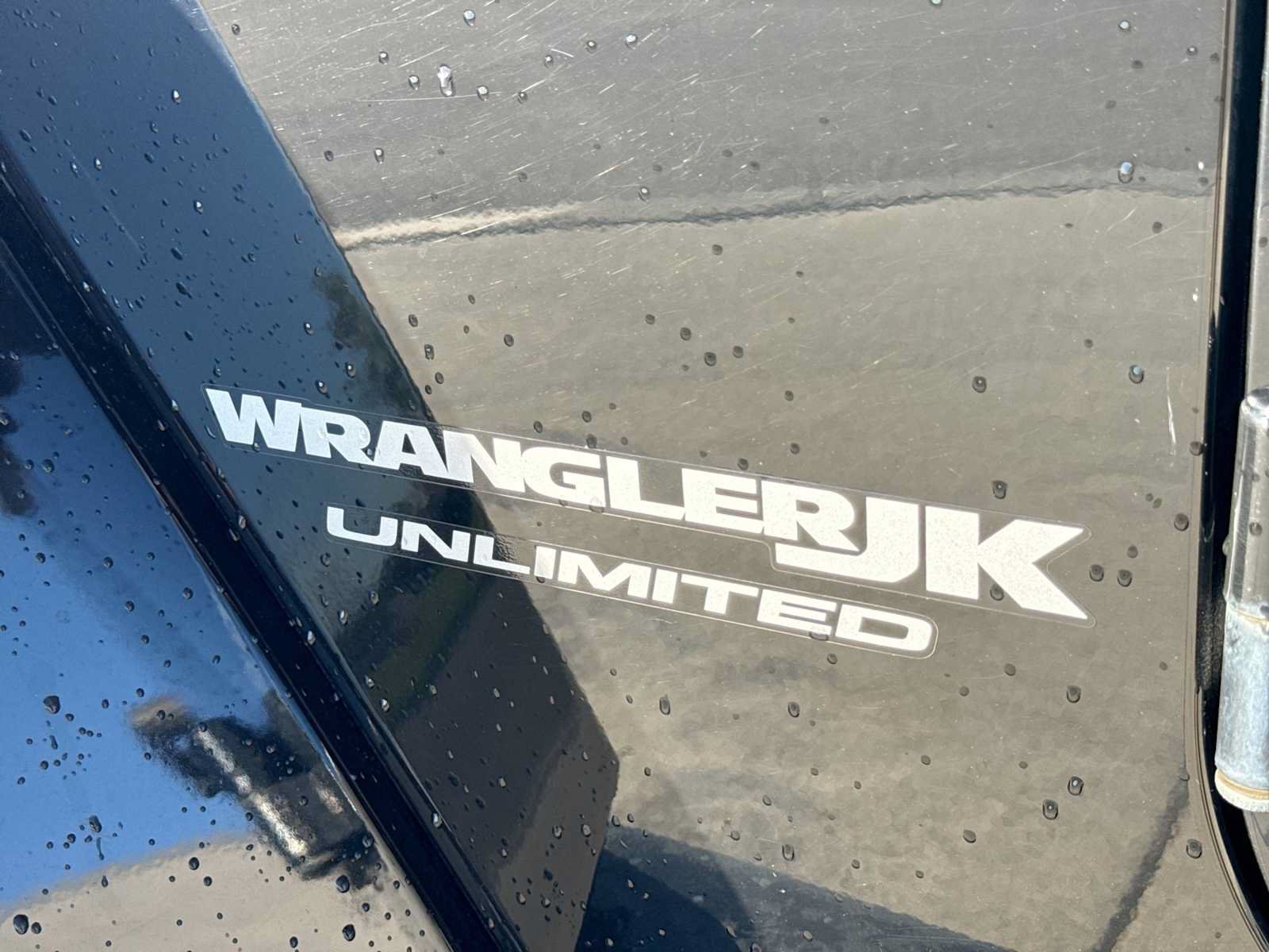 Used 2018 Jeep Wrangler Unlimited Sahara w/ Connectivity Group AWD/4WD image 13