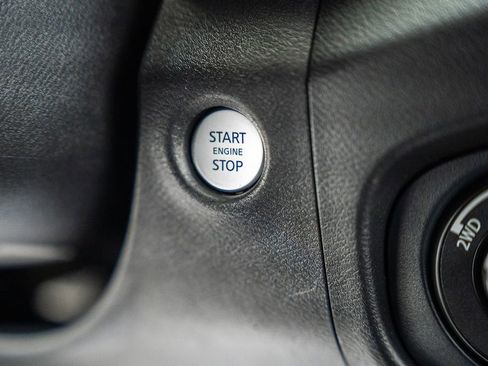 Used 2022 Nissan Frontier SV AWD/4WD image 25