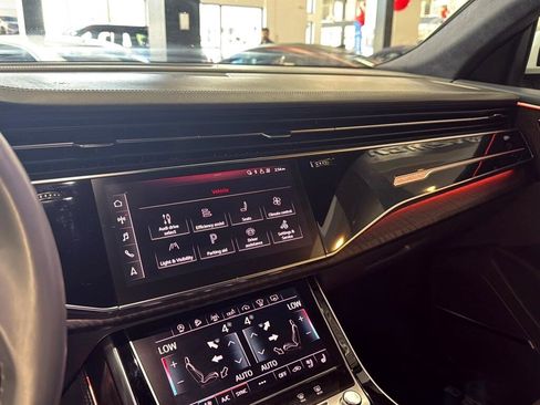 Used 2019 Audi Q8 Prestige image 12