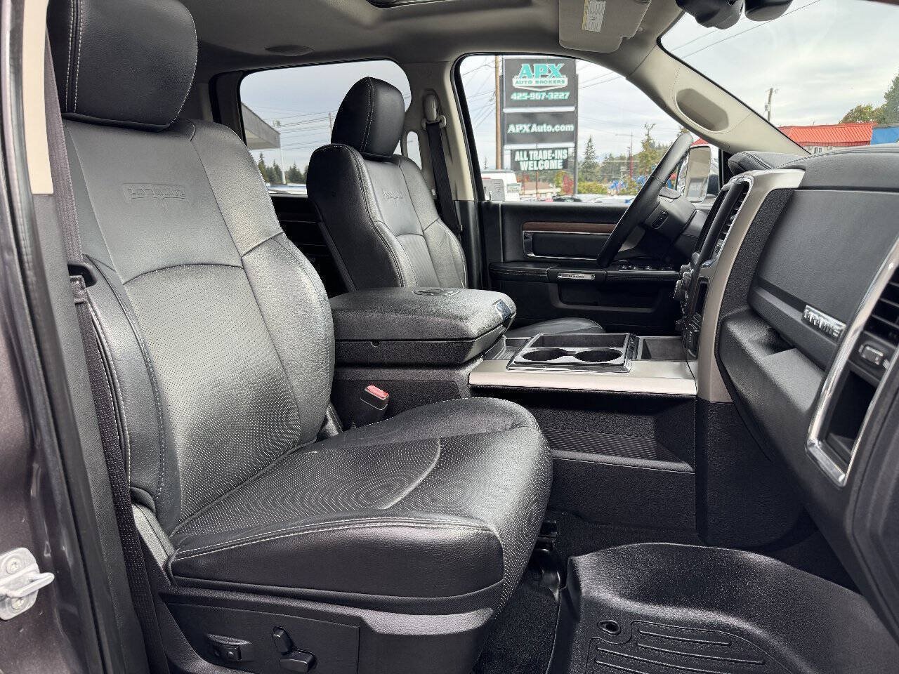 Used 2015 RAM 1500 Laramie AWD/4WD image 16