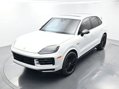 Certified 2024 Porsche Cayenne image 34