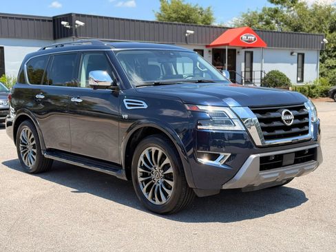 Used 2022 Nissan Armada Platinum w/ Captain's Chairs Package RWD image 3