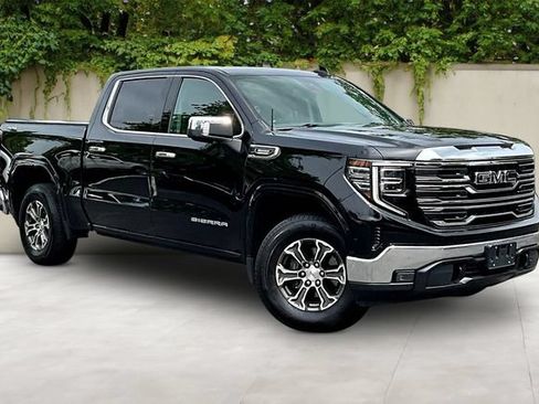 Used 2022 GMC Sierra 1500 SLT w/ SLT Convenience Package AWD/4WD image 3