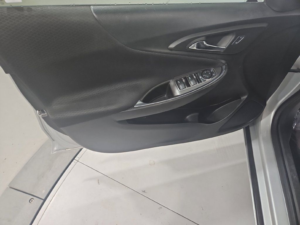 Used 2016 Chevrolet Malibu LT w/ Driver Confidence Package FWD image 11