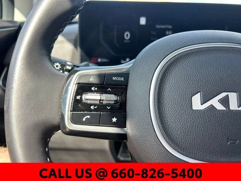 Used 2025 Kia Carnival SX w/ SX Dark Edition Package FWD image 12