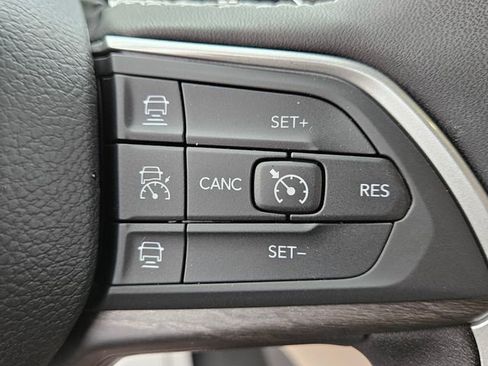 New 2025 Jeep Grand Cherokee Limited w/ Luxury Tech Group II RWD image 27