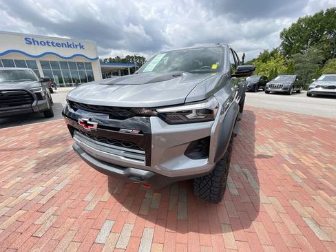 Used 2026 Chevrolet Colorado ZR2 w/ Midnight Edition AWD/4WD image 25