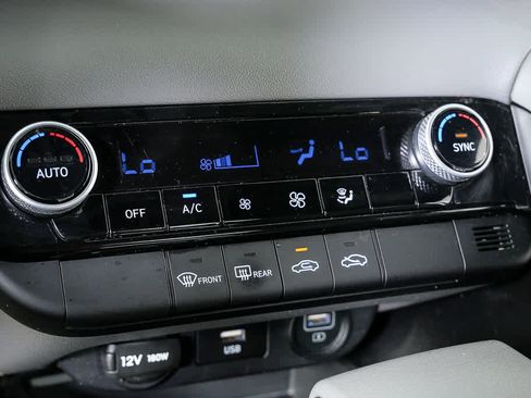 Used 2023 Hyundai Elantra SEL FWD image 15