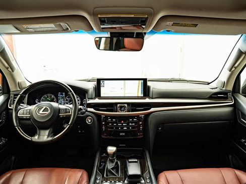 Certified 2021 Lexus LX 570 4WD w/ Luxury Package image 4