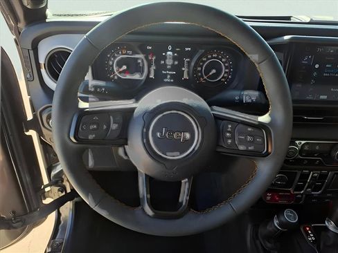 Used 2024 Jeep Gladiator Sport image 7