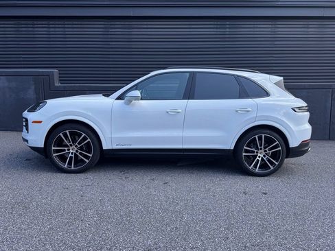 Certified 2026 Porsche Cayenne AWD/4WD image 2