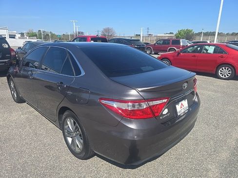 Used 2017 Toyota Camry SE image 7