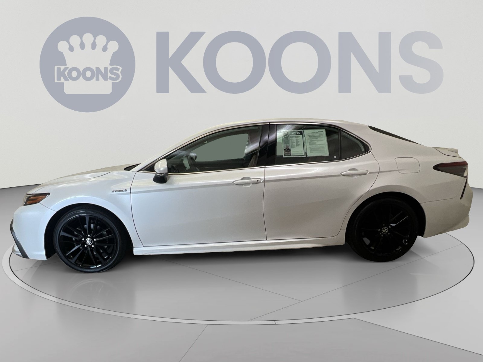 Used 2021 Toyota Camry XSE FWD image 5