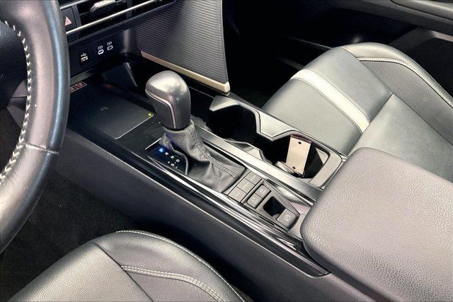 Used 2025 Toyota Camry SE FWD image 17