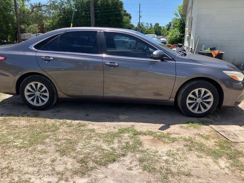 Used 2017 Toyota Camry LE FWD image 7