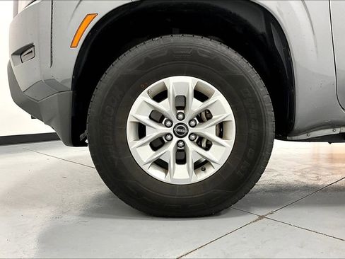 Used 2024 Nissan Frontier SV image 11