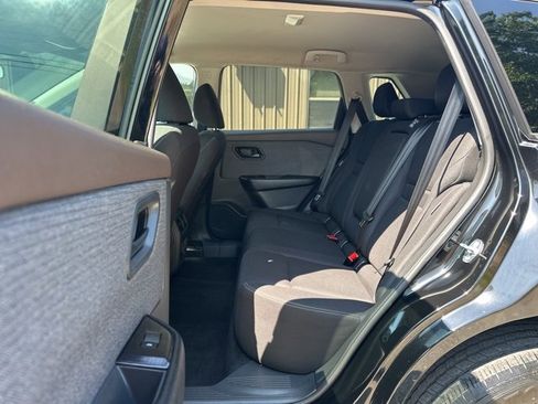 Used 2023 Nissan Rogue S image 23