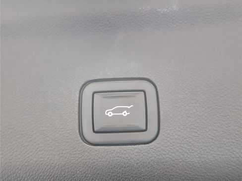 Used 2021 GMC Yukon SLT w/ SLT Luxury Plus Package image 10