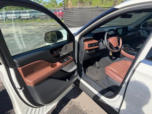 New 2026 Lincoln Aviator Reserve AWD/4WD image 22