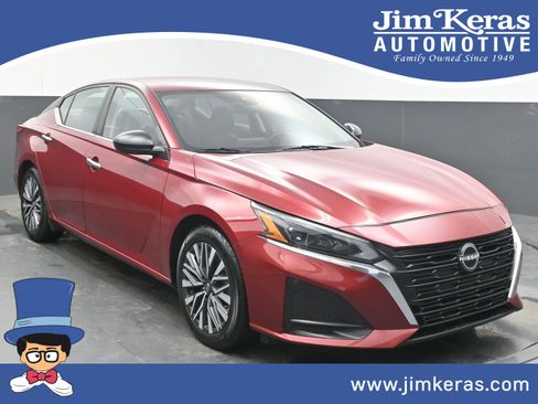 Used 2024 Nissan Altima 2.5 SV image 1