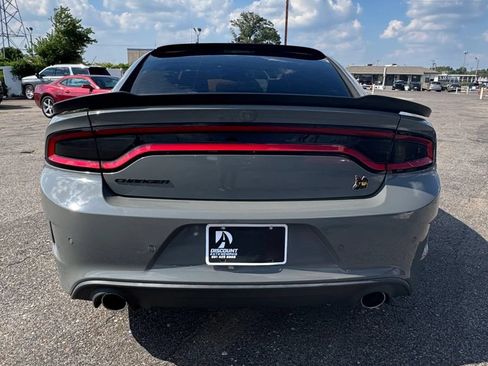 Used 2019 Dodge Charger Scat Pack RWD image 6
