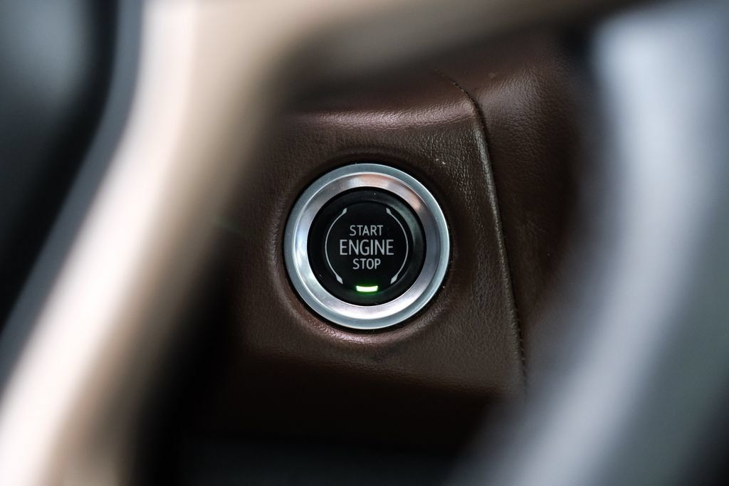 Used 2021 Chevrolet Suburban High Country RWD image 19