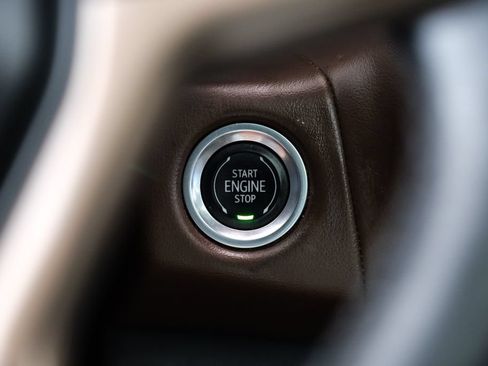 Used 2021 Chevrolet Suburban High Country RWD image 19