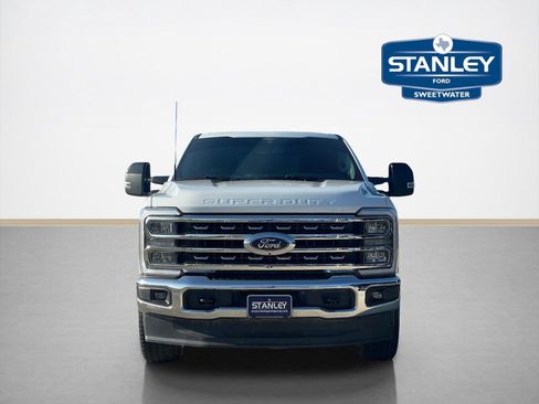 Used 2025 Ford F250 Lariat AWD/4WD image 2