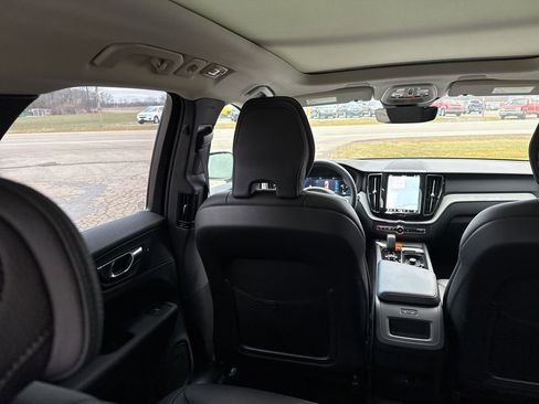 Used 2025 Volvo XC60 B5 Plus image 27