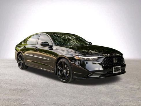 Used 2023 Honda Accord Sport image 2