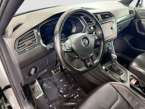 Used 2018 Volkswagen Tiguan SEL Premium w/ R-Line Package AWD/4WD image 11